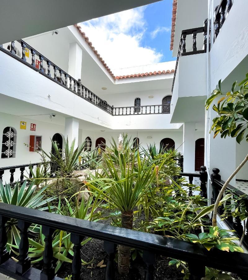 Central House Коралео Екстериор снимка